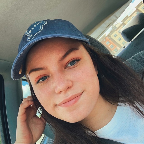 Meet your Posher, Abigail - Picture 1 of 1